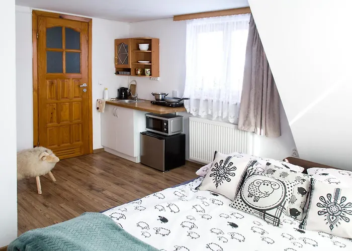 Miedzy Owcami Breakfast & E-bikes * Sromowce Wyzne